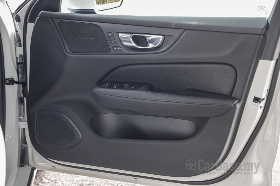 Volvo V60 Mk2 (2022) Interior