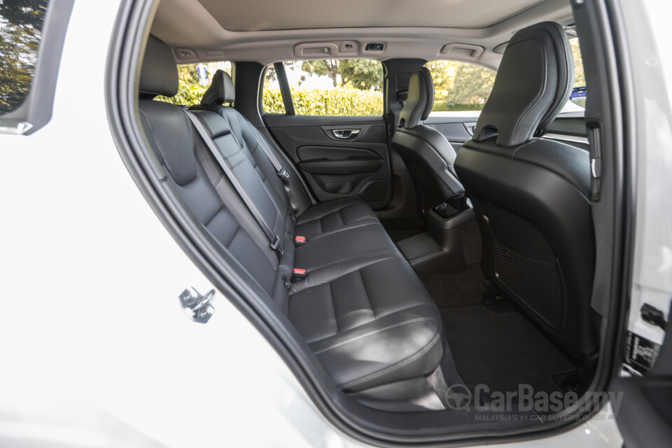 Volvo V60 Mk2 (2022) Interior