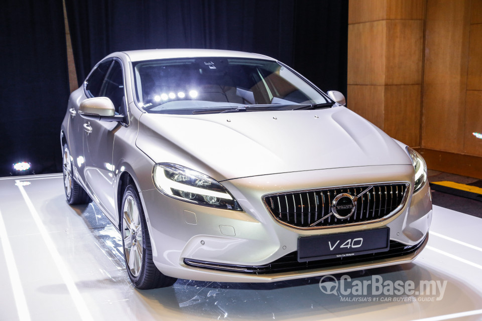 Volvo V40 Mk1 Facelift (2017) Exterior