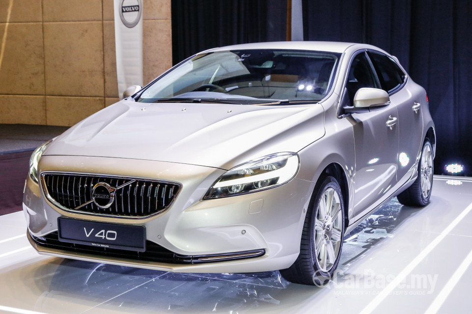 Volvo V40 Mk1 Facelift (2017) Exterior