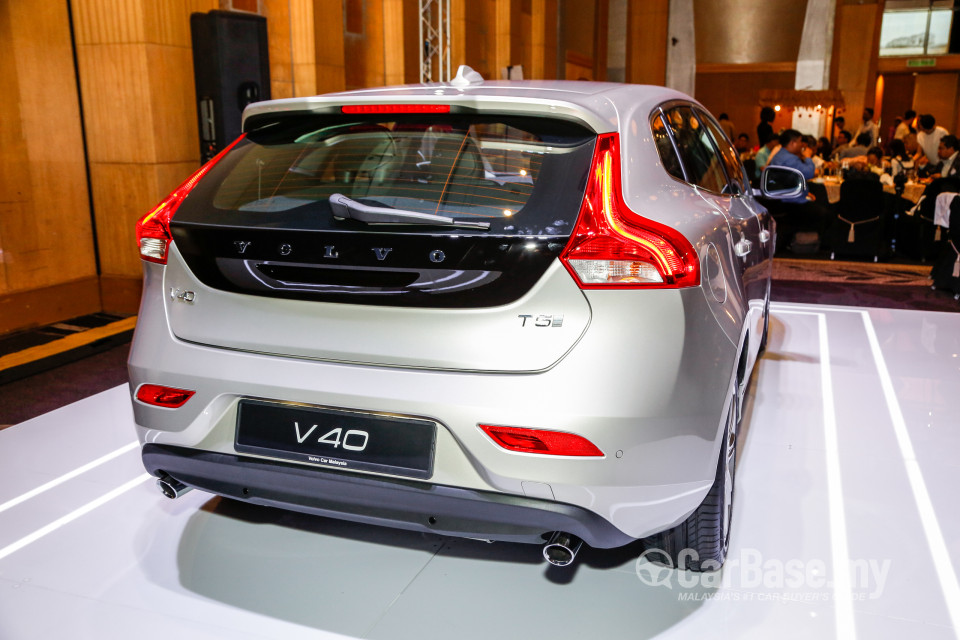 Volvo V40 Mk1 Facelift (2017) Exterior