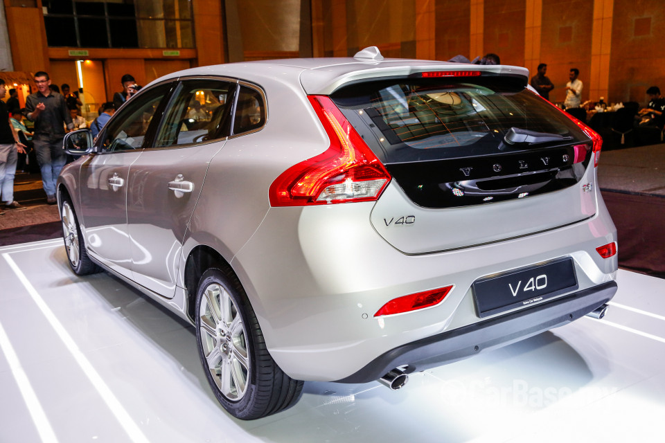 Volvo V40 Mk1 Facelift (2017) Exterior