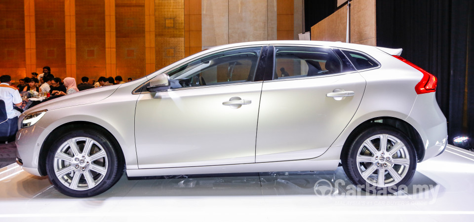 Volvo V40 Mk1 Facelift (2017) Exterior