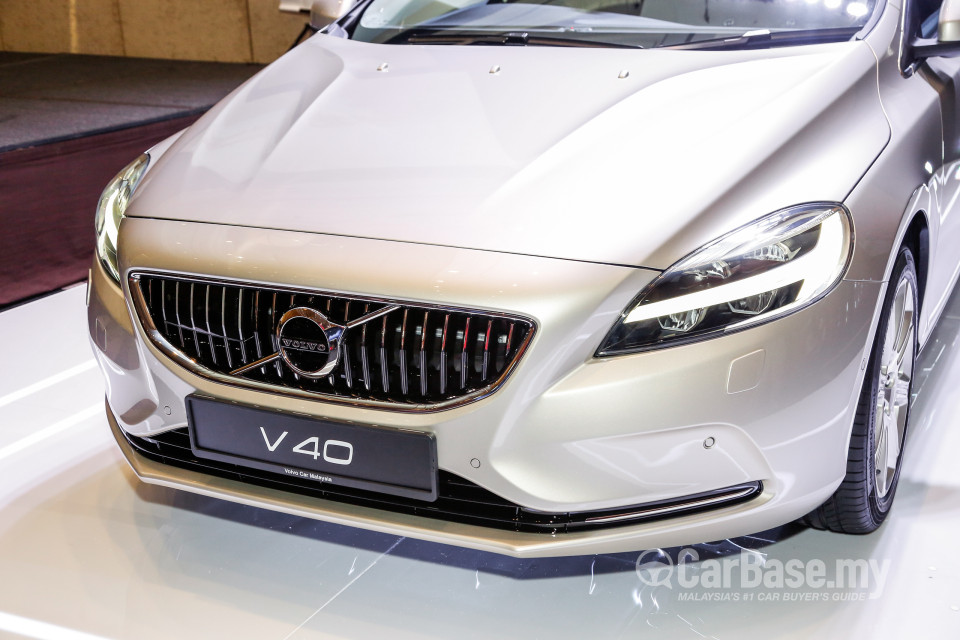 Volvo V40 Mk1 Facelift (2017) Exterior