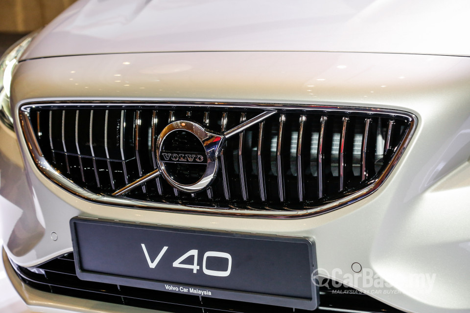 Volvo V40 Mk1 Facelift (2017) Exterior