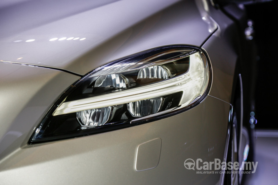 Volvo V40 Mk1 Facelift (2017) Exterior