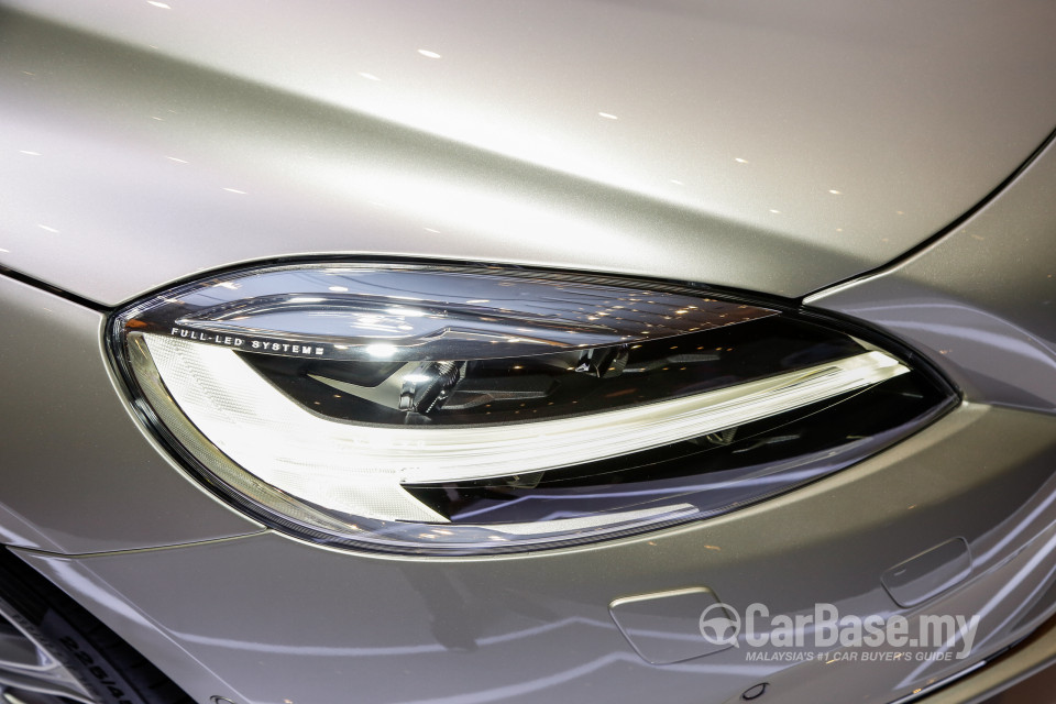 Volvo V40 Mk1 Facelift (2017) Exterior