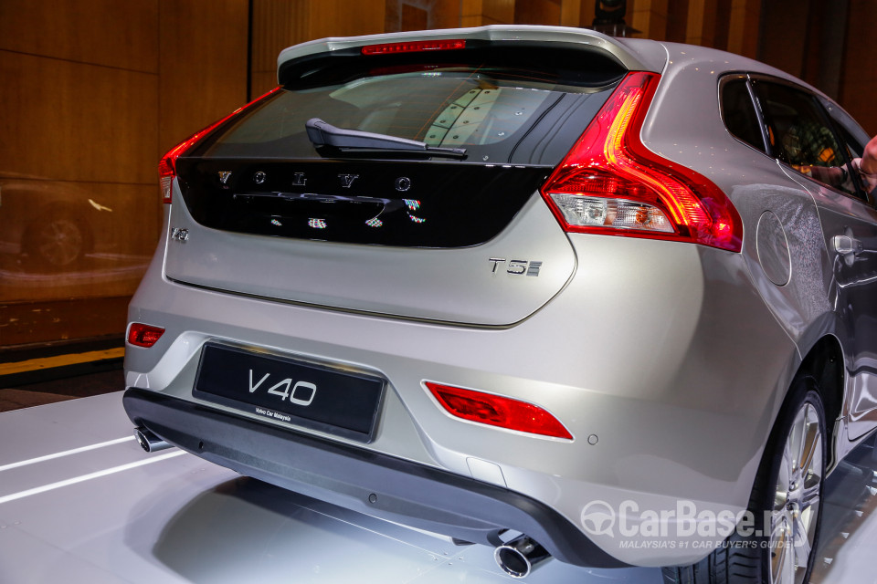 Volvo V40 Mk1 Facelift (2017) Exterior