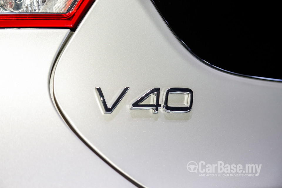 Volvo V40 Mk1 Facelift (2017) Exterior