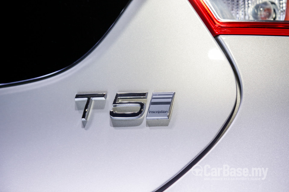 Volvo V40 Mk1 Facelift (2017) Exterior