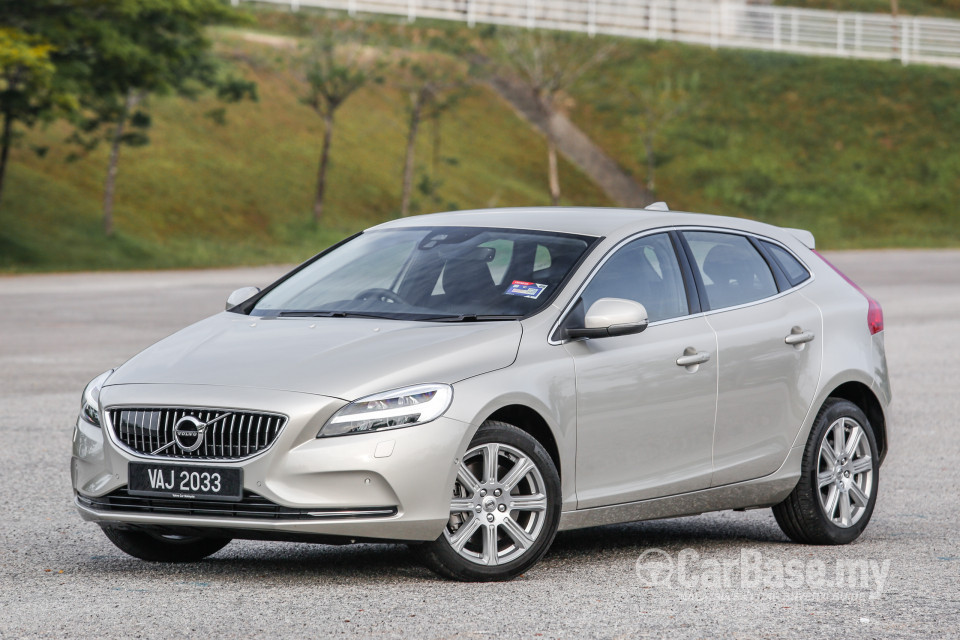 Volvo V40 Mk1 Facelift (2017) Exterior