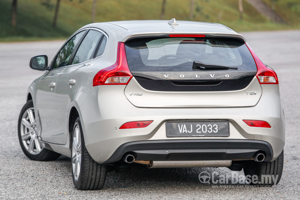 Volvo V40 Mk1 Facelift (2017) Exterior