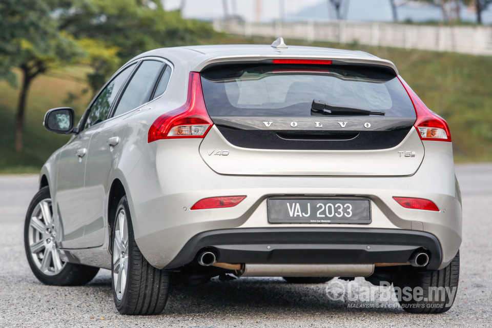 Volvo V40 Mk1 Facelift (2017) Exterior
