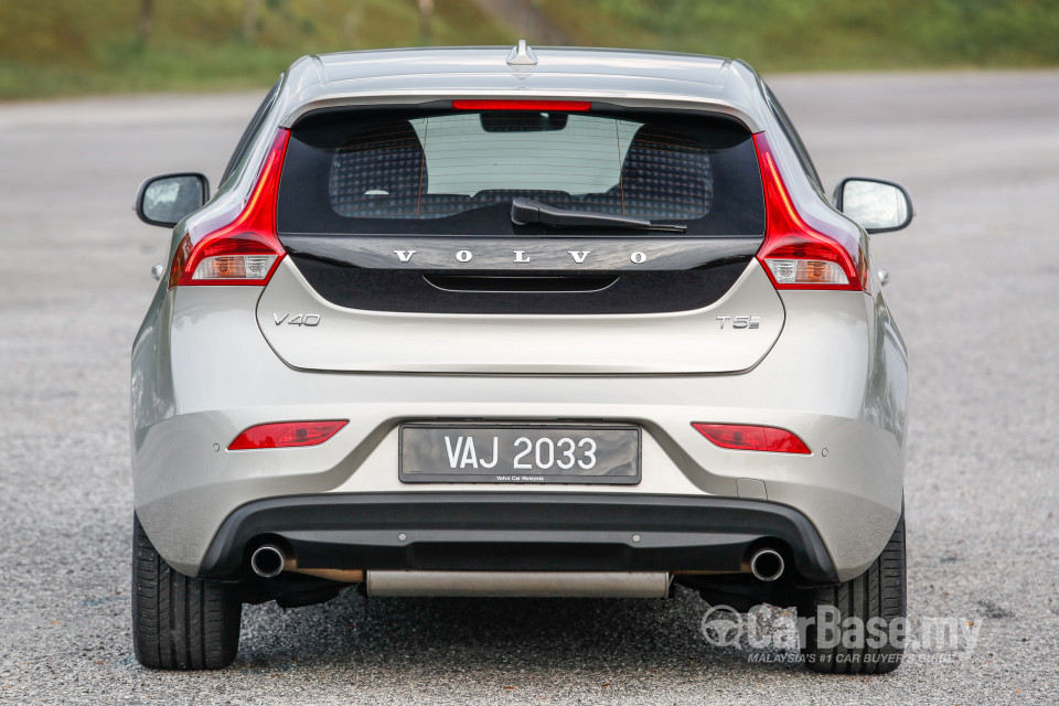Volvo V40 Mk1 Facelift (2017) Exterior