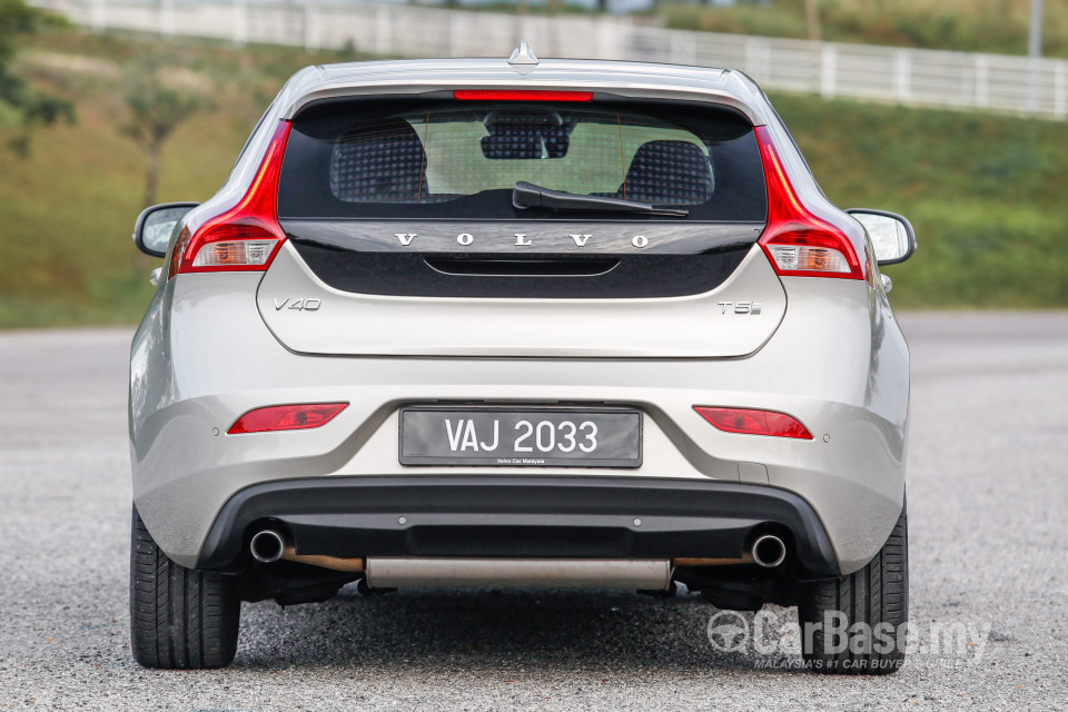 Volvo V40 Mk1 Facelift (2017) Exterior