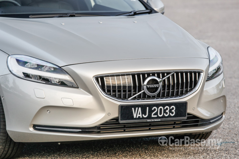 Volvo V40 Mk1 Facelift (2017) Exterior