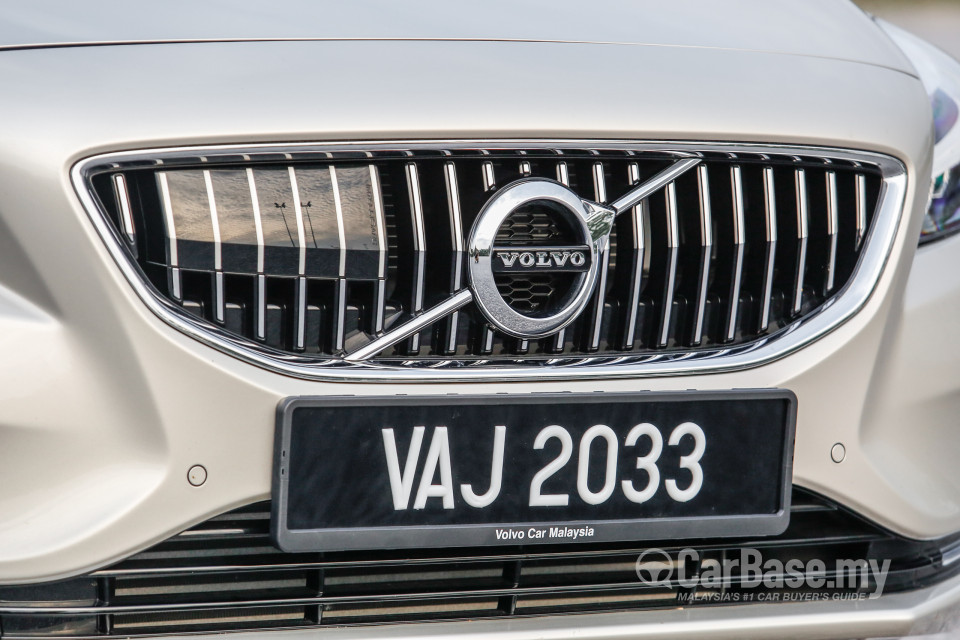 Volvo V40 Mk1 Facelift (2017) Exterior