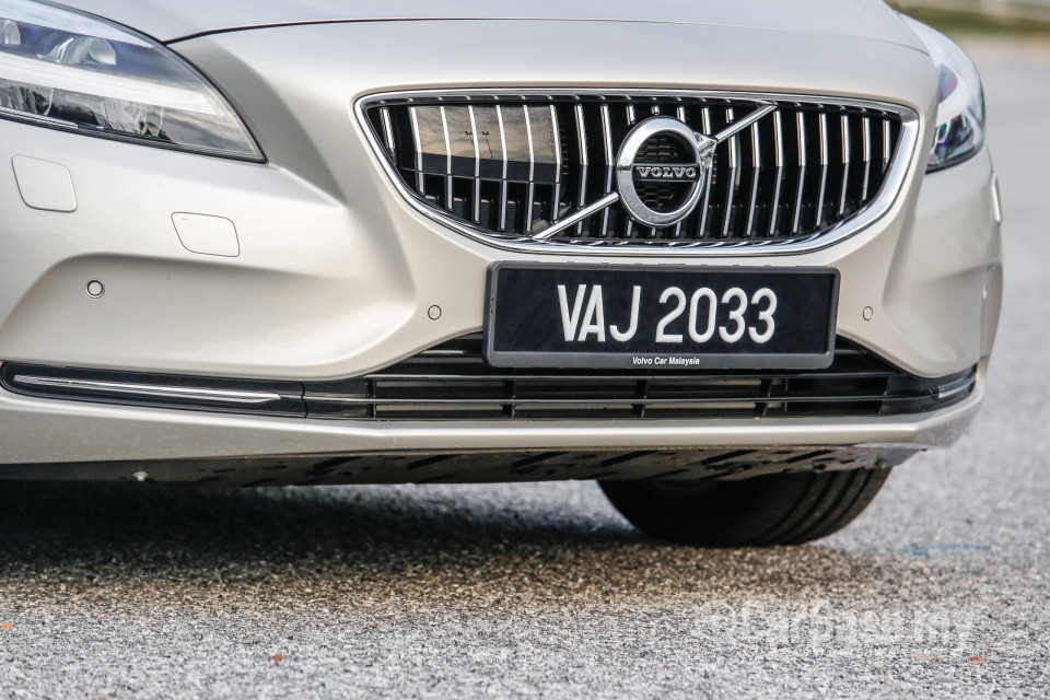 Volvo V40 Mk1 Facelift (2017) Exterior