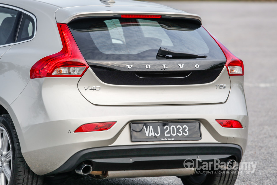 Volvo V40 Mk1 Facelift (2017) Exterior