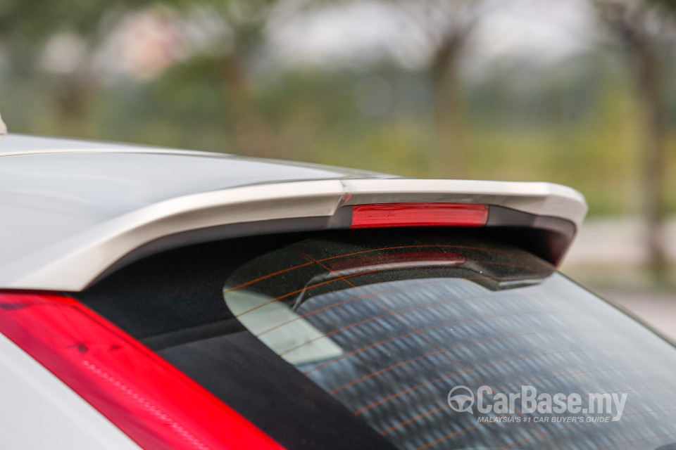 Volvo V40 Mk1 Facelift (2017) Exterior