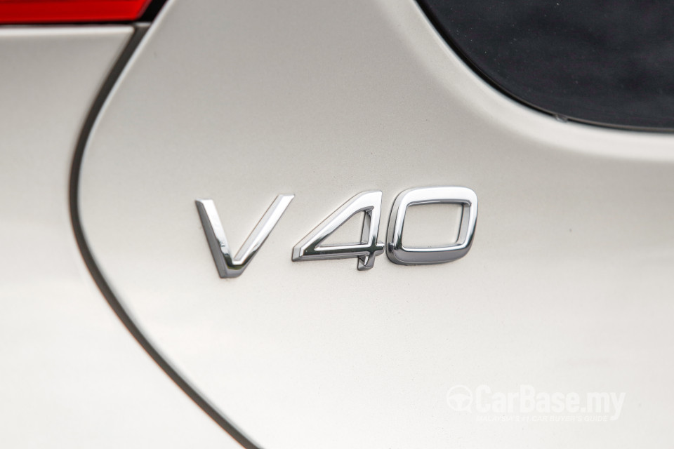 Volvo V40 Mk1 Facelift (2017) Exterior