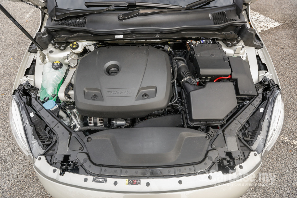 Volvo V40 Mk1 Facelift (2017) Exterior