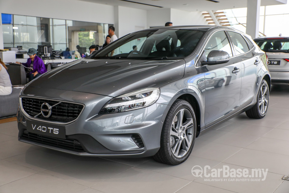 Volvo V40 Mk1 Facelift (2017) Exterior