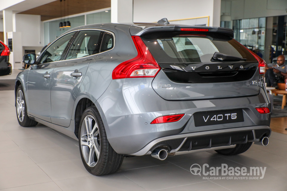 Volvo V40 Mk1 Facelift (2017) Exterior