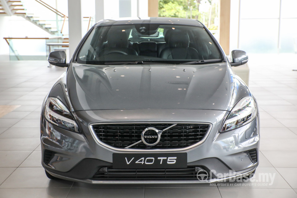 Volvo V40 Mk1 Facelift (2017) Exterior