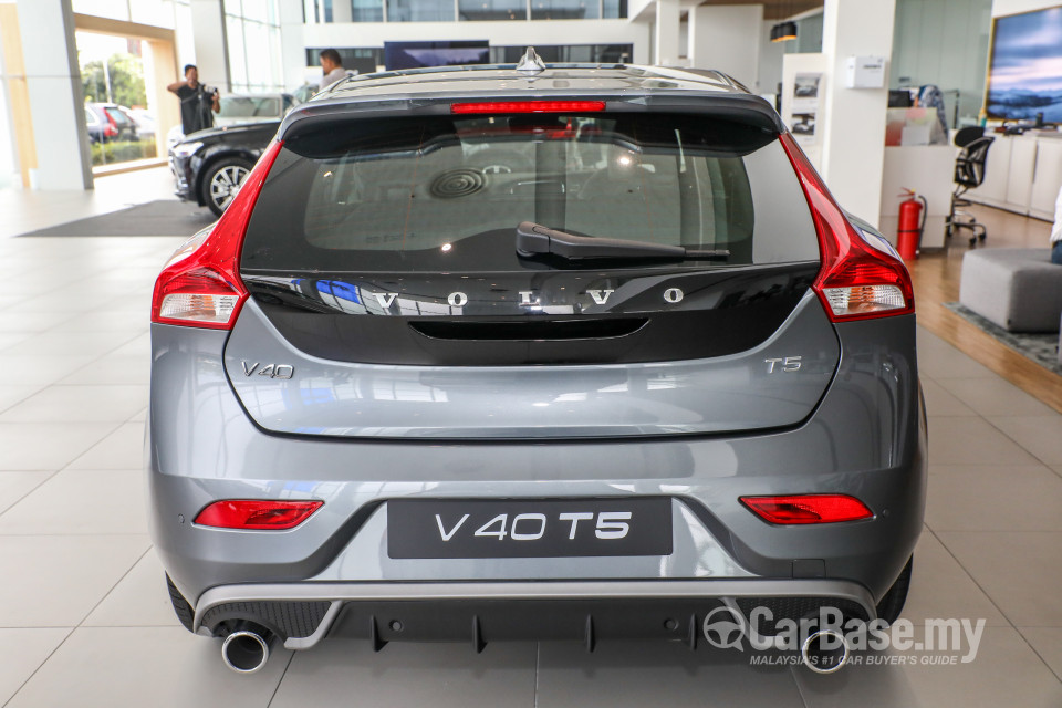 Volvo V40 Mk1 Facelift (2017) Exterior
