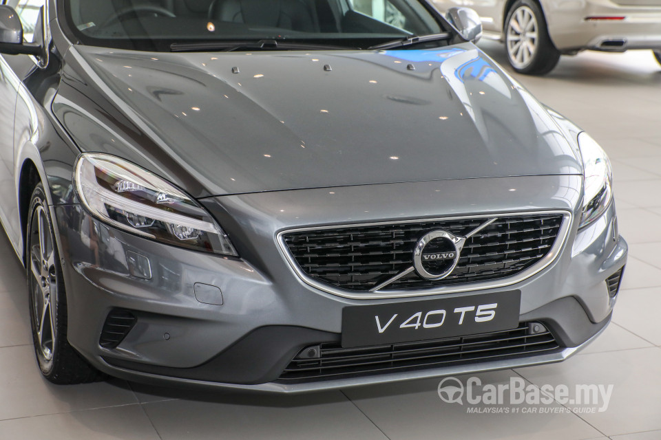 Volvo V40 Mk1 Facelift (2017) Exterior