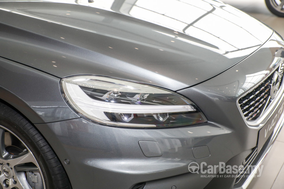 Volvo V40 Mk1 Facelift (2017) Exterior