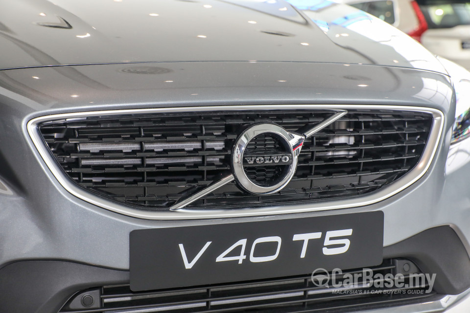Volvo V40 Mk1 Facelift (2017) Exterior