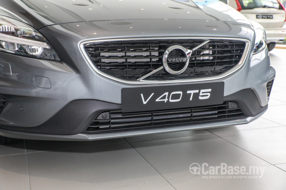 Volvo V40 Mk1 Facelift (2017) Exterior