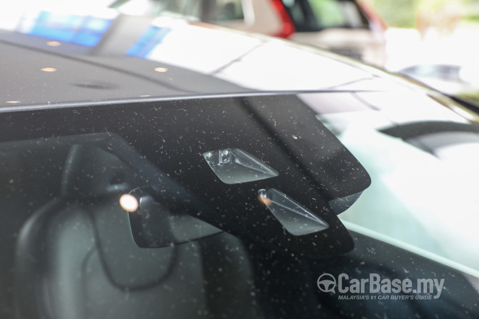 Volvo V40 Mk1 Facelift (2017) Exterior