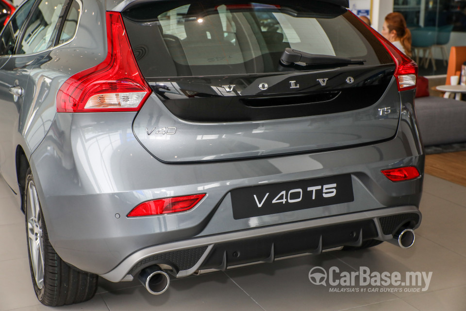 Volvo V40 Mk1 Facelift (2017) Exterior