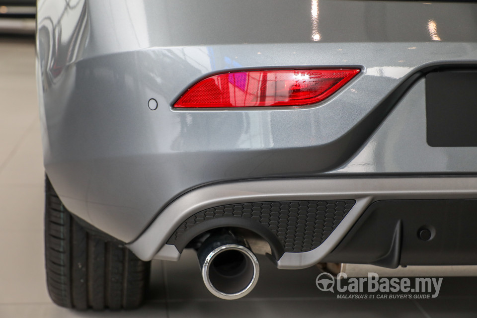 Volvo V40 Mk1 Facelift (2017) Exterior