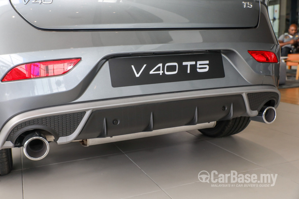 Volvo V40 Mk1 Facelift (2017) Exterior