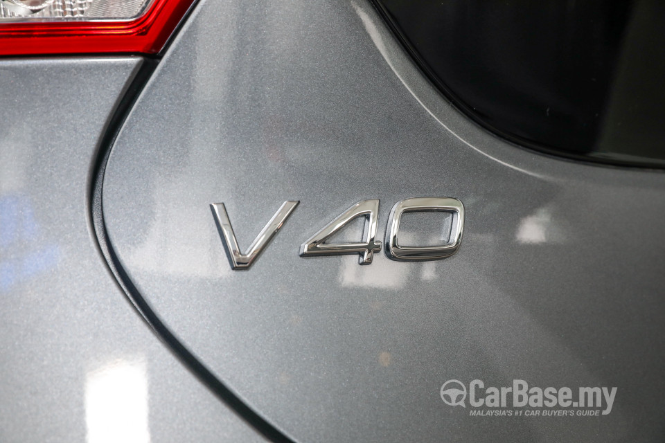 Volvo V40 Mk1 Facelift (2017) Exterior