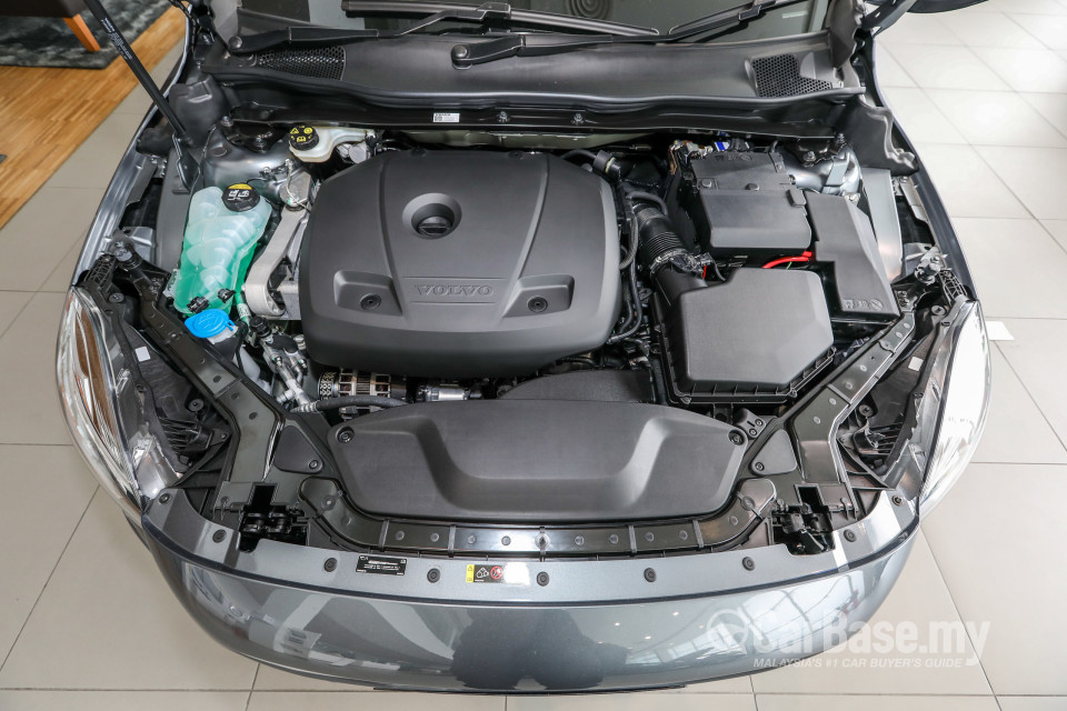 Volvo V40 Mk1 Facelift (2017) Exterior