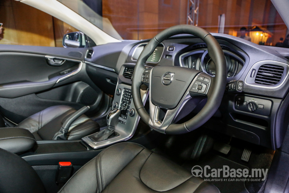 Volvo V40 Mk1 Facelift (2017) Interior