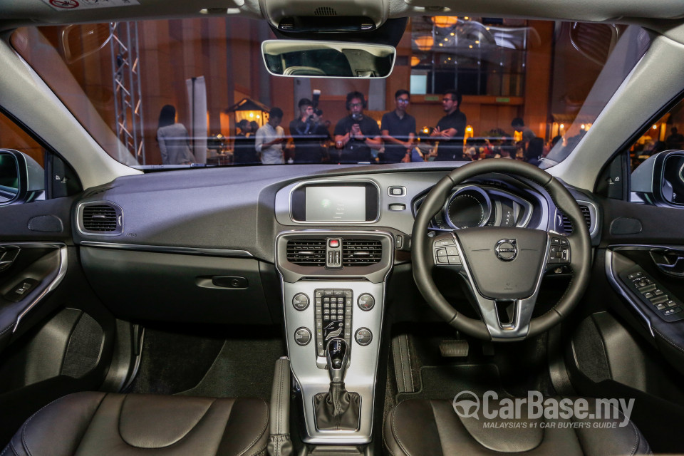 Volvo V40 Mk1 Facelift (2017) Interior