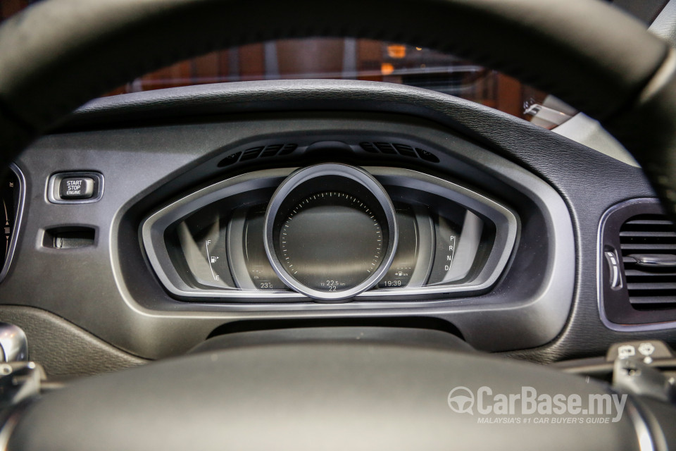 Volvo V40 Mk1 Facelift (2017) Interior