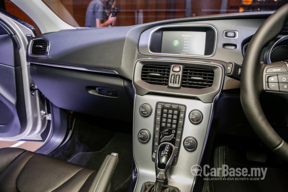 Volvo V40 Mk1 Facelift (2017) Interior