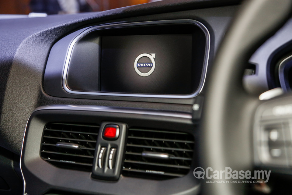 Volvo V40 Mk1 Facelift (2017) Interior