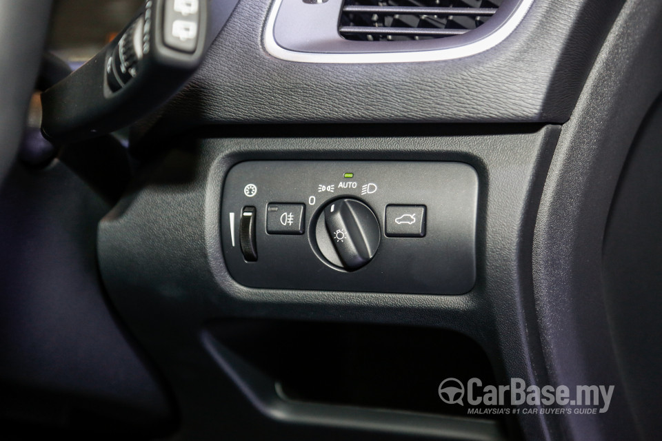 Volvo V40 Mk1 Facelift (2017) Interior