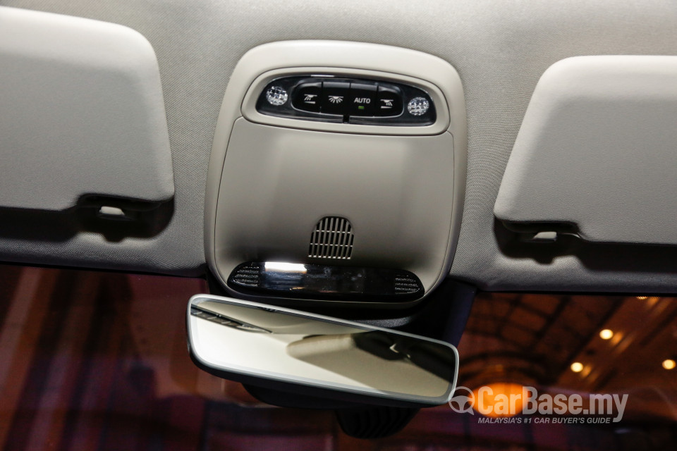 Volvo V40 Mk1 Facelift (2017) Interior