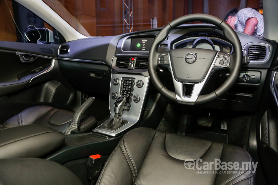 Volvo V40 Mk1 Facelift (2017) Interior