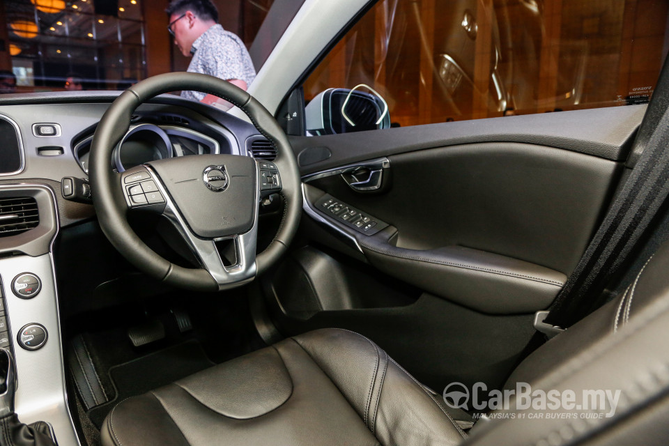 Volvo V40 Mk1 Facelift (2017) Interior