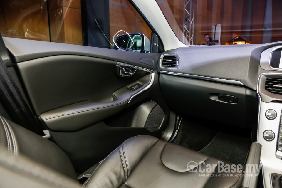 Volvo V40 Mk1 Facelift (2017) Interior